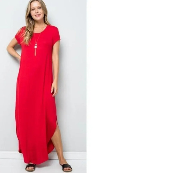 Dresses & Skirts - Short Sleeve Round Neck Maxi Dress with Side Slits Small